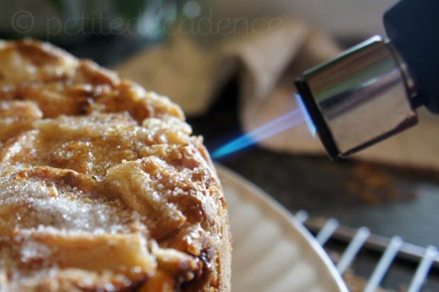 Caramelising the apples