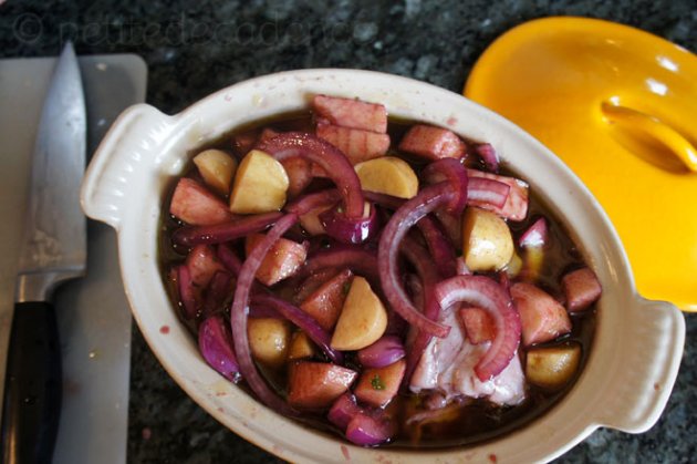 Rabbit with tender apples and potatoes