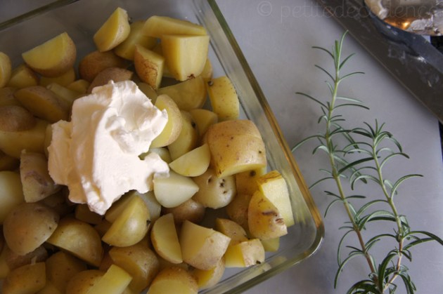 Sour cream, rosemary and potatoes