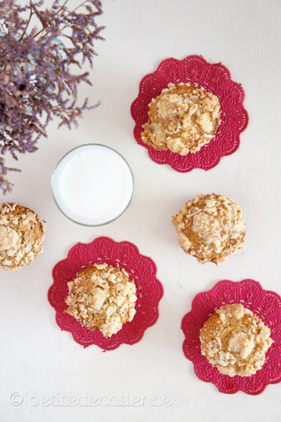 Banana coconut crumble muffins